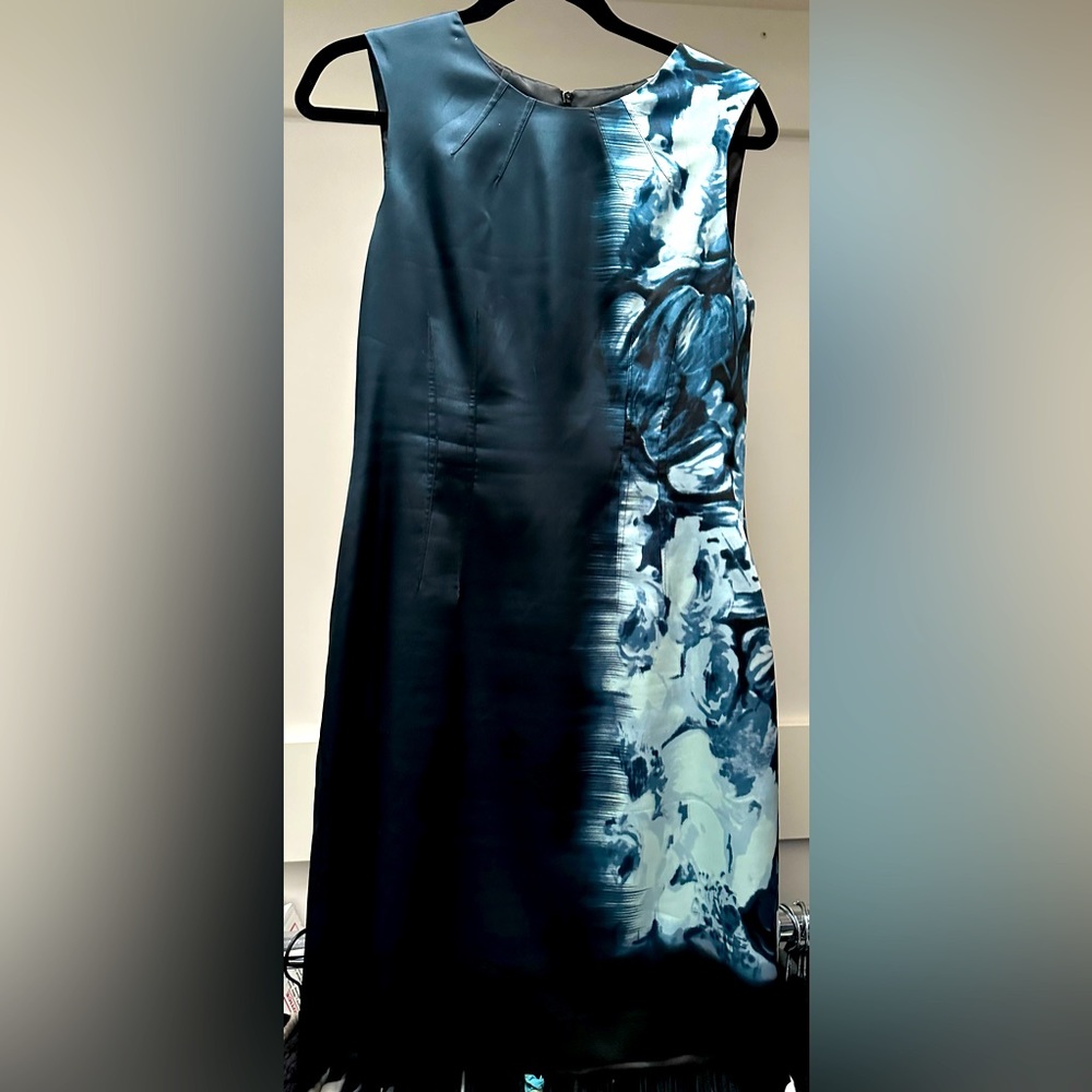 T Tahari Sleeveless Sheath Satin Navy Dress with multi blue hues Size 8